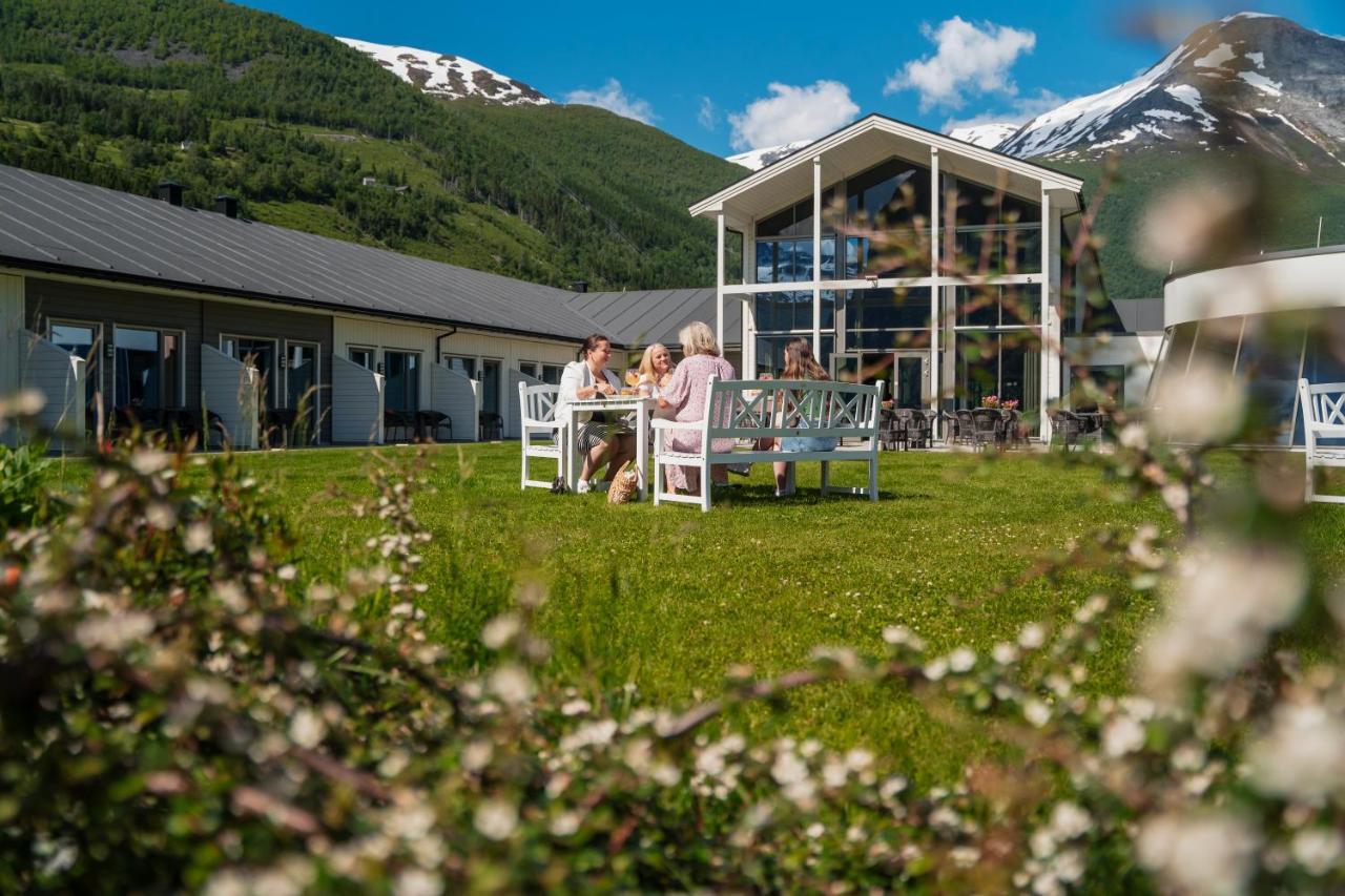 Valldal Fjordhotell - By Classic Norway Hotels Экстерьер фото
